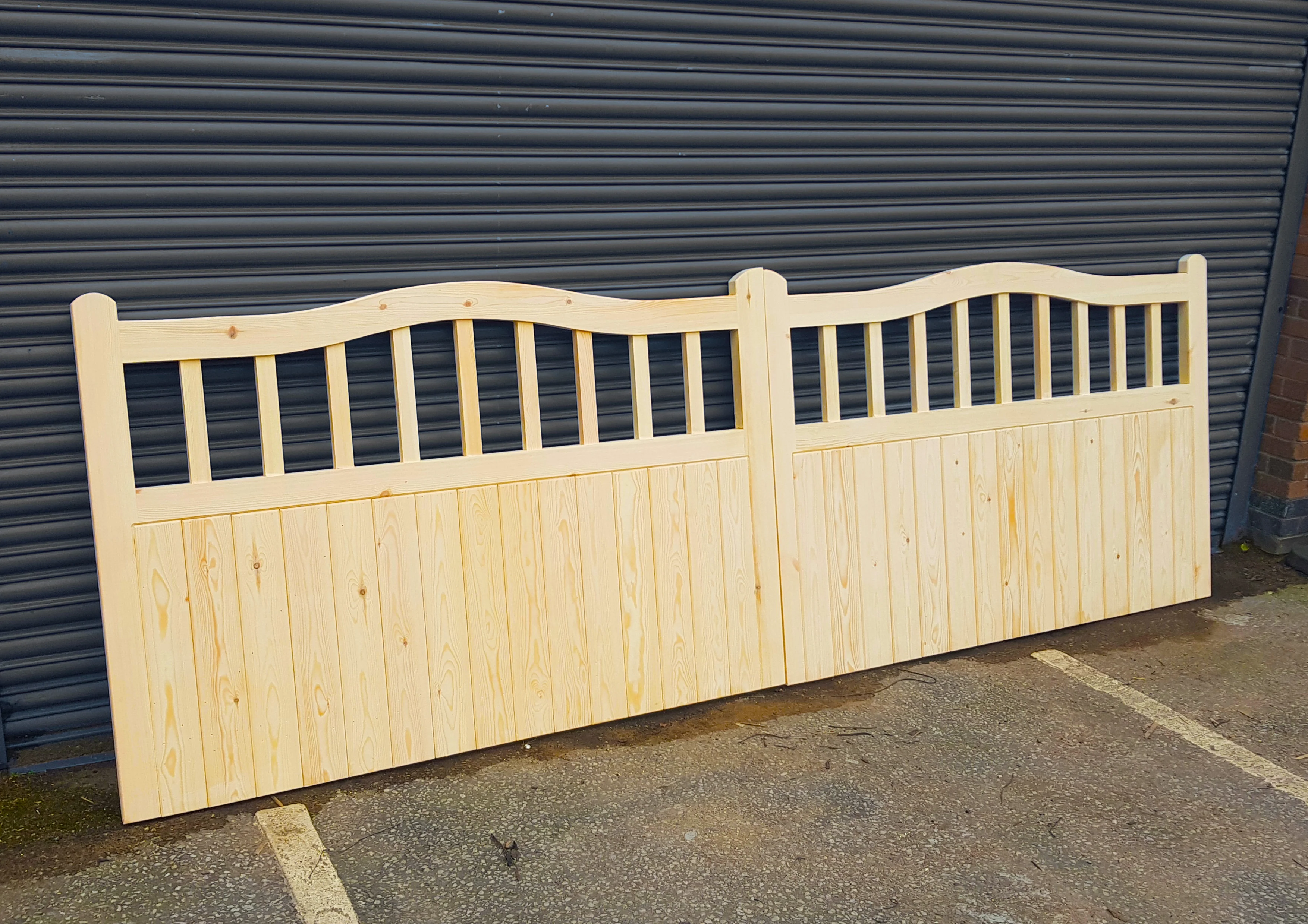 Wooden Garden Gate - Arch Top Driveway Design - Image 4